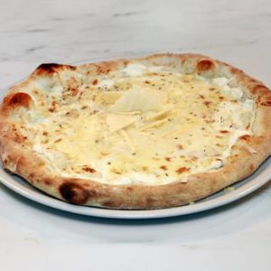 Les meilleures recettes de pizzas au fromage de Toulouse. Pizza 4 fromages (Gorgonzola): Pizza cuite au feu de bois, crème fraîche, mozzarella "FDT" artisanale, gorgonzola artisanal (DOP) , tomme de chèvre artisanal (AOP), et comté (AOP).