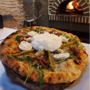 Les meilleures pizzas végétariennes de Toulouse. Pizza Gaïa: Base crème fraîche, mozzarella "FDT" artisanale, tartufata infusé aux truffes, morceaux de truffes, parmesan (DOP), huile de truffe artisanale.